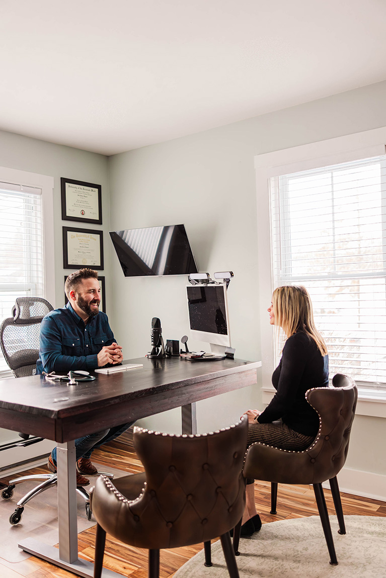 Dr. Seth Osgood consulting with a patient at GrassRoots Functional Medicine
